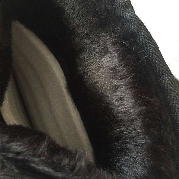 Black UGG books Size 4 (small womens, large child) - Picture 8 of 8